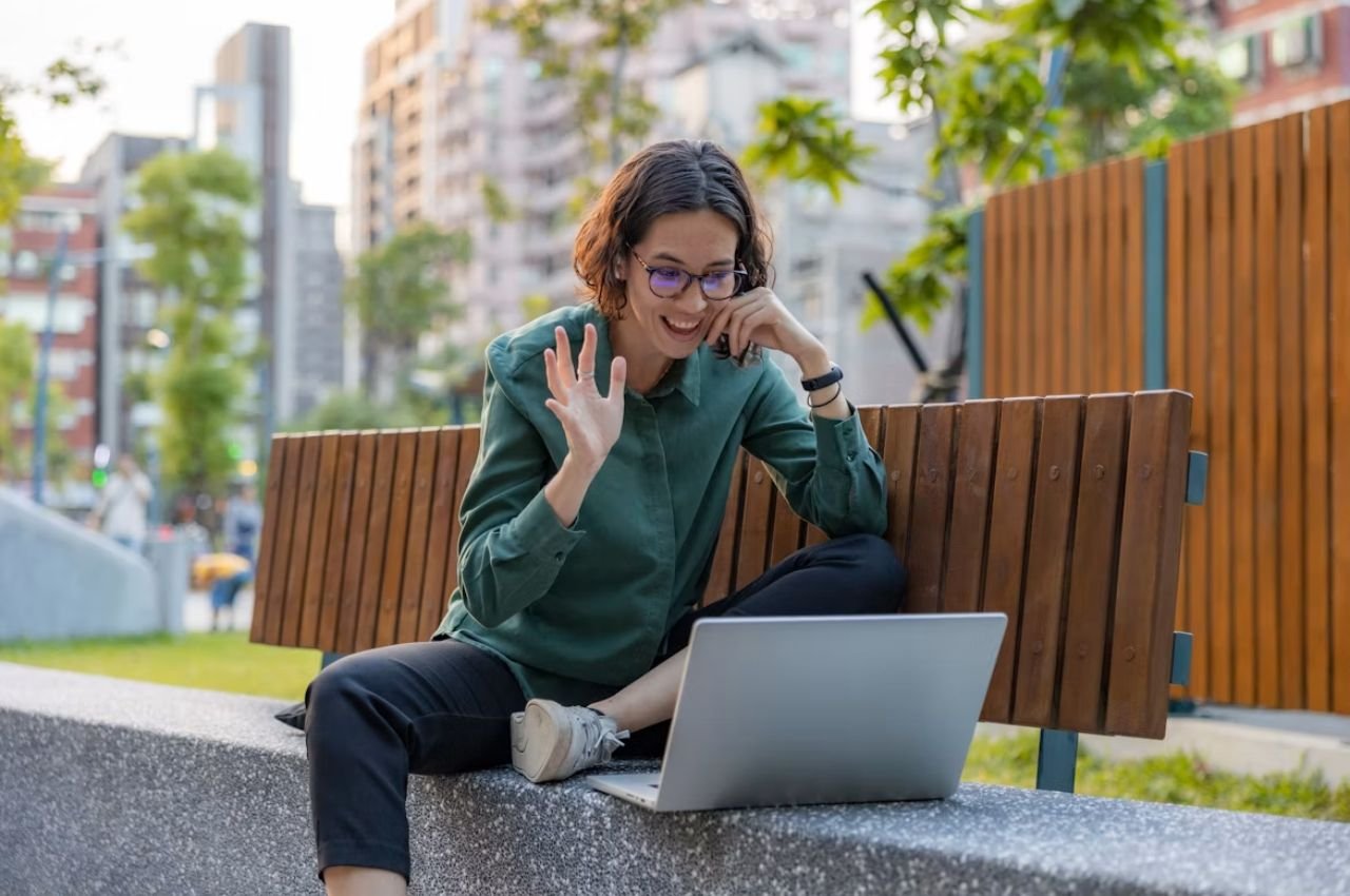 women using laptop