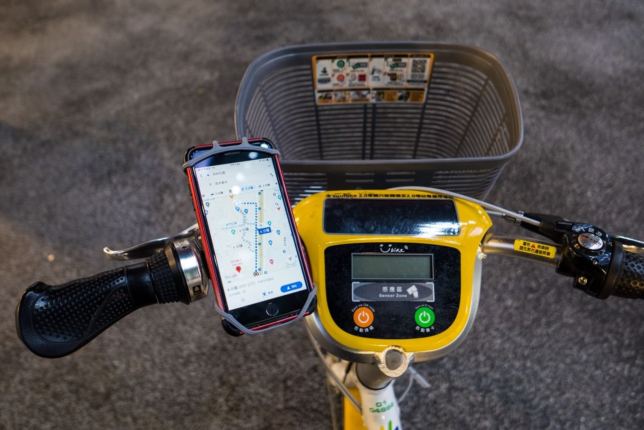 Everyday Commuting and Battery Life: Small Tech Habits That Make a Difference